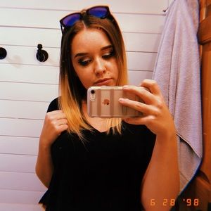 Meet your Posher, Alicia